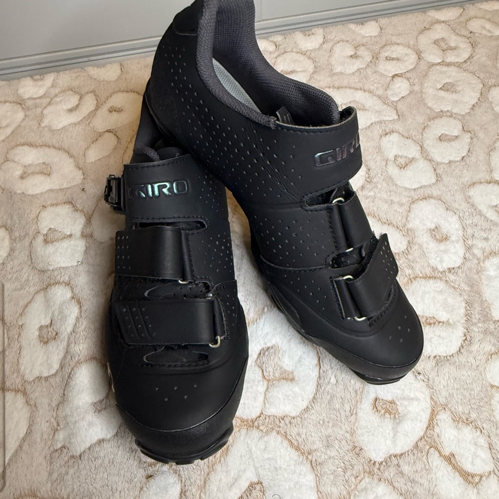 Giro Women's Black Athletic Cycling Shoes